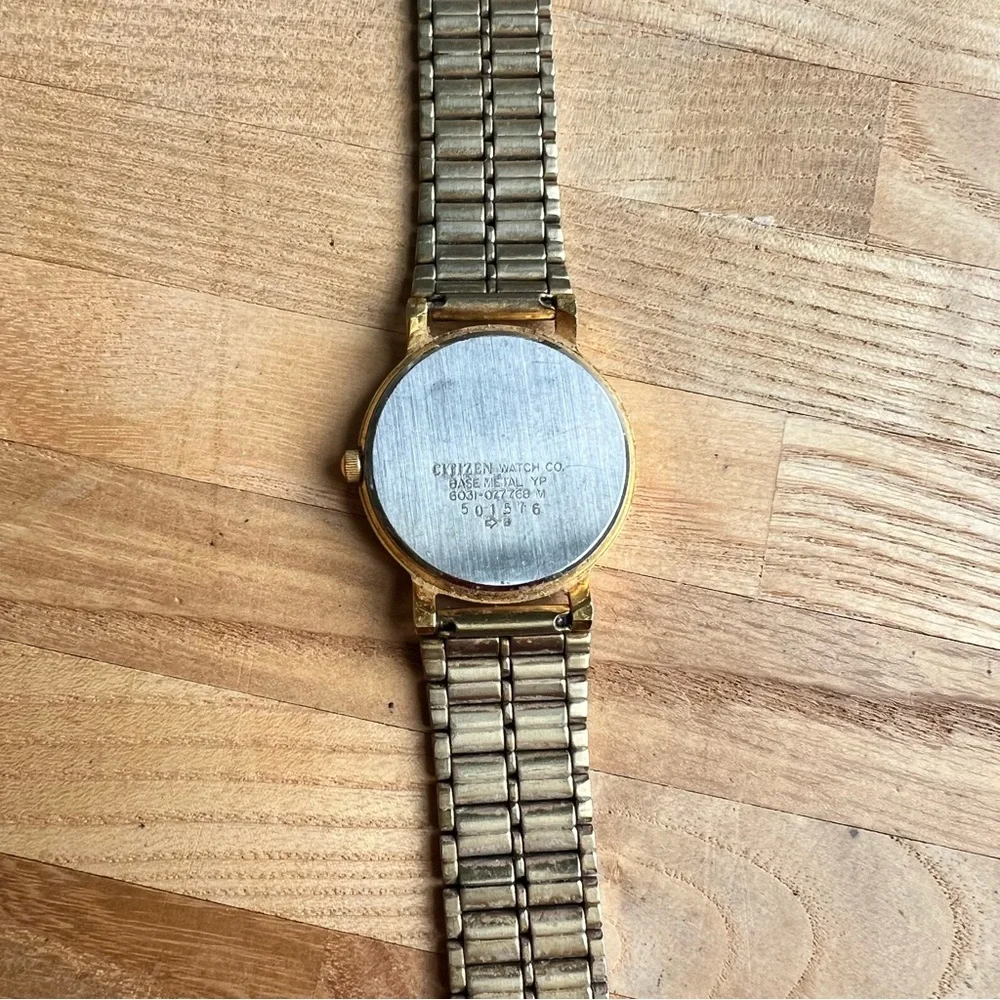 Vintage Citizen Quartz round gold tone dress watch NEW BATTERY